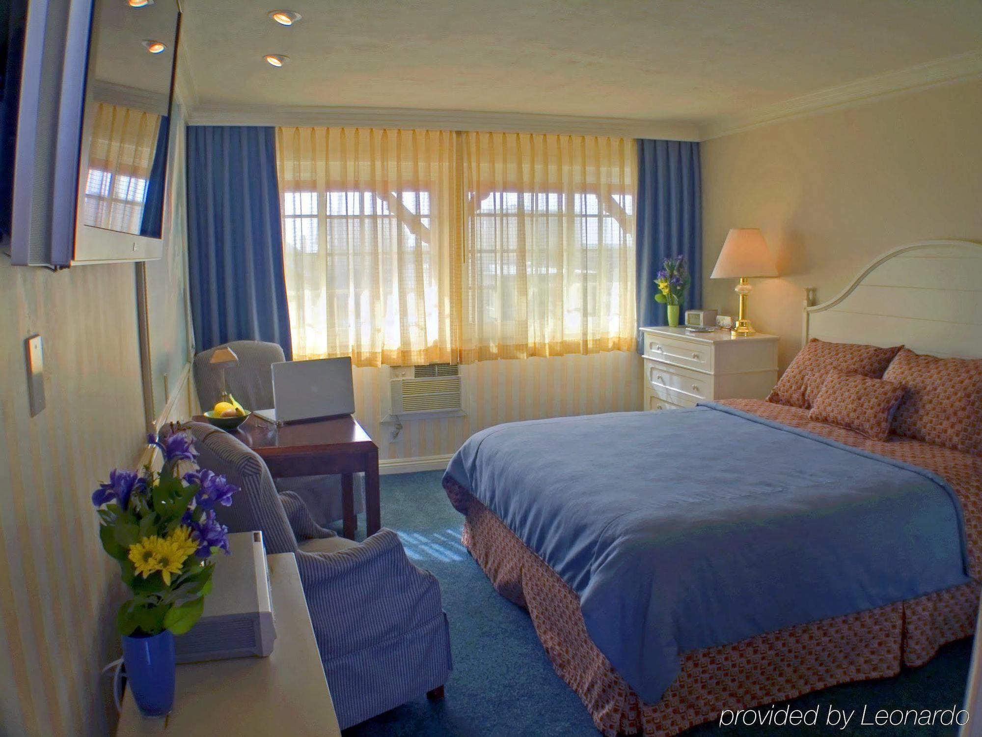 Bay Shores Peninsula Hotel Newport Beach Room photo